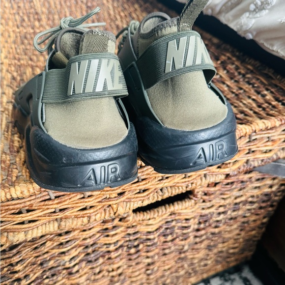 Army Green Mens Nike Huaraches - Picture 4 of 6